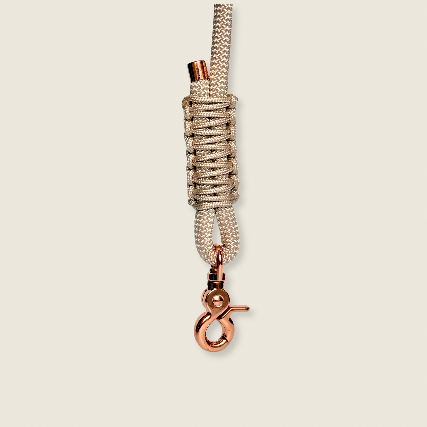 Custom made ‘pearl rose’ beige/champagne coloured nylon rope dog lead with choice of metal hardware. Four lengths available. Easy strong grip handle. Close up picture of the end that attaches to the collar or harness.