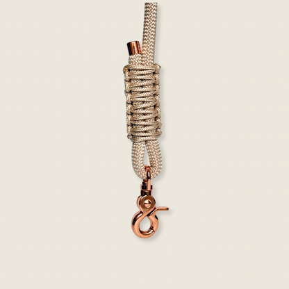 Custom made ‘pearl rose’ beige/champagne coloured nylon rope dog lead with choice of metal hardware. Four lengths available. Easy strong grip handle. Close up picture of the end that attaches to the collar or harness.