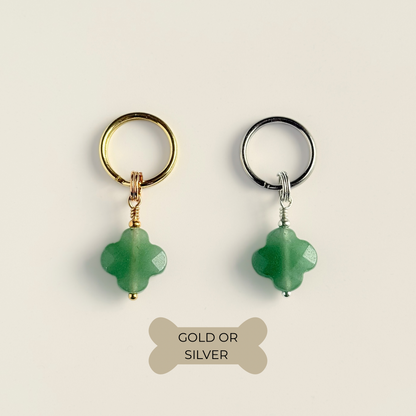 Green aventurine four leaf clover shaped crystal dog collar charm. Crystals for dogs, gemstone for optimism, healing and comfort. Available in a gold or silver finish.